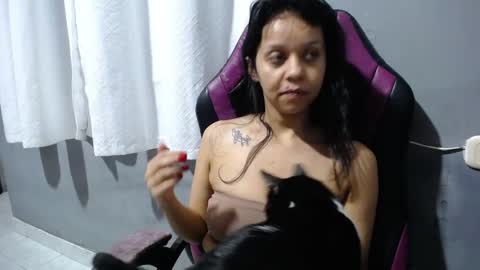 Snapshot of ladynemesis00 chatting on December 1, 10:04 pm ladynemesis00 online show from December 1, 10:04 pm