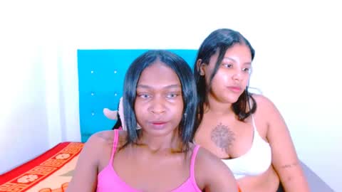 Snapshot of ladypussy69779756 chatting on December 14, 2:01 am laura online show from December 14, 2:01 am