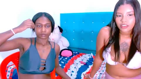 Snapshot of ladypussy69779756 chatting on December 22, 11:41 pm laura online show from December 22, 11:41 pm