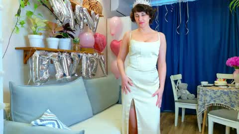 Snapshot of ladysweetwife chatting on May 24, 2:27 am Maria online show from May 24, 2:27 am