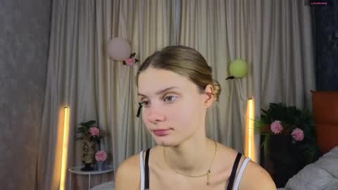 Snapshot of lafeti chatting on October 5, 6:56 am Lilia online show from October 5, 6:56 am