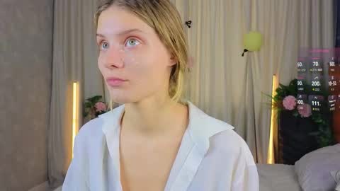 Snapshot of lafeti chatting on October 10, 6:45 am Lilia online show from October 10, 6:45 am