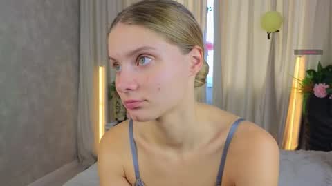 Snapshot of lafeti chatting on October 11, 6:45 am Lilia online show from October 11, 6:45 am