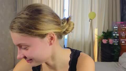 Snapshot of lafeti chatting on October 12, 6:56 am Lilia online show from October 12, 6:56 am