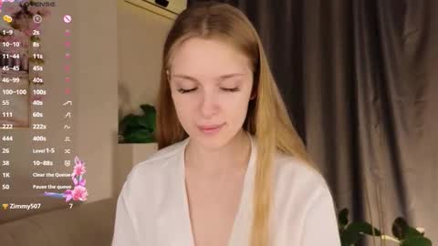 Snapshot of lafeti chatting on November 27, 6:15 am Lilia online show from November 27, 6:15 am