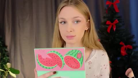 Snapshot of lafeti chatting on December 4, 6:23 am Lilia online show from December 4, 6:23 am