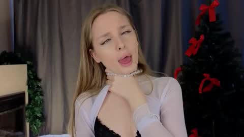 Snapshot of lafeti chatting on December 5, 6:33 am Lilia online show from December 5, 6:33 am