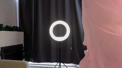 Snapshot of lafeti chatting on December 17, 6:08 am Lilia online show from December 17, 6:08 am