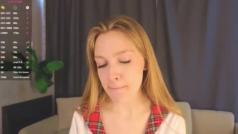 Snapshot of lafeti chatting on February 19, 6:42 am Lilia online show from February 19, 6:42 am