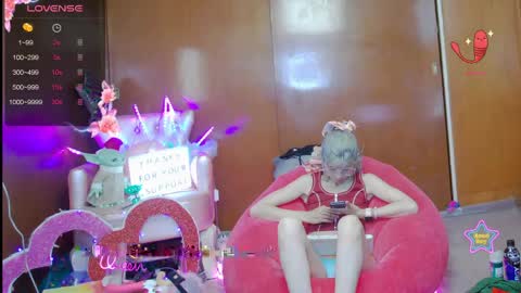 Skinnygirl online show from May 12, 11:46 pm