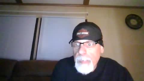 laidbackluxury online show from June 12, 2:43 am