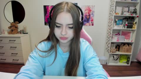 Snapshot of lain__ chatting on December 19, 11:25 pm Kira online show from December 19, 11:25 pm