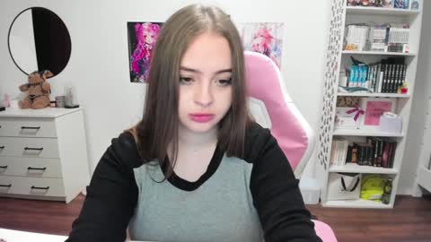 Snapshot of lain__ chatting on January 10, 1:21 am Kira online show from January 10, 1:21 am