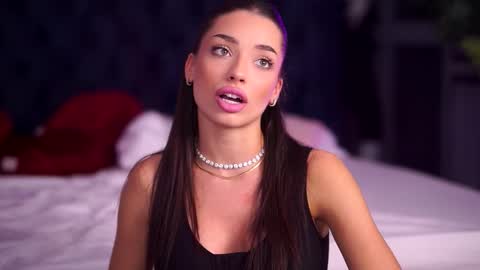 Lala online show from November 5, 8:20 pm