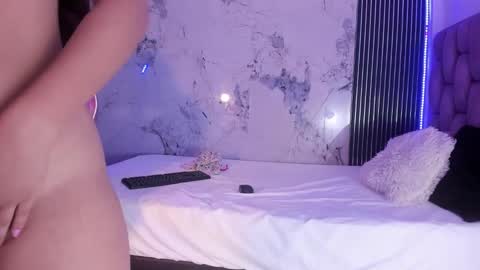 Snapshot of laly_cherry_ chatting on October 25, 12:23 pm Laura online show from October 25, 12:23 pm