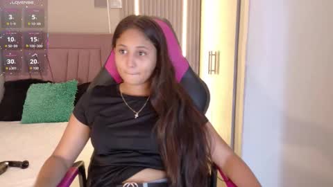 Snapshot of laly_cherry_ chatting on November 8, 12:27 pm Laura online show from November 8, 12:27 pm