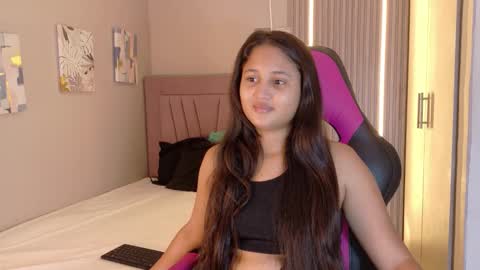 Snapshot of laly_cherry_ chatting on December 2, 12:21 pm Laura online show from December 2, 12:21 pm