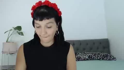 Snapshot of lamorarebelde chatting on December 15, 2:08 am J e n a All Days UTC -5 2030 online show from December 15, 2:08 am