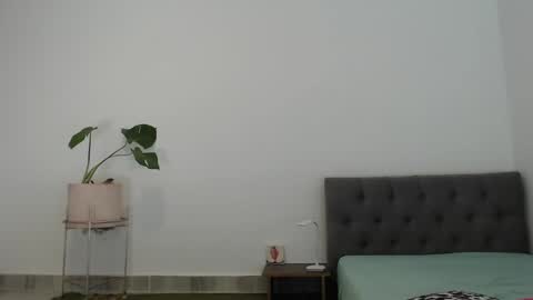 Snapshot of lamorarebelde chatting on December 20, 3:03 am J e n a All Days UTC -5 2030 online show from December 20, 3:03 am