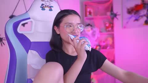 Snapshot of lana_dreams_ chatting on October 22, 12:55 am Lana online show from October 22, 12:55 am