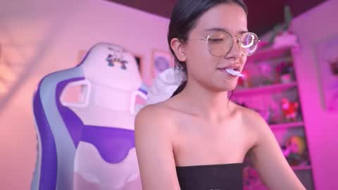 Snapshot of lana_dreams_ chatting on November 21, 2:21 am Lana online show from November 21, 2:21 am