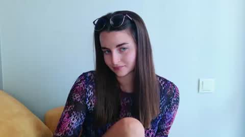 lana_gl online show from June 29, 10:15 am