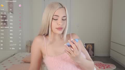 Snapshot of lana_mazy chatting on December 11, 11:32 pm Lana online show from December 11, 11:32 pm