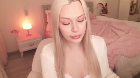 Snapshot of lana_mazy chatting on December 15, 4:06 am Lana online show from December 15, 4:06 am