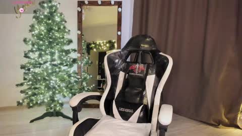 Snapshot of lana_younes chatting on December 11, 11:08 am Lana online show from December 11, 11:08 am