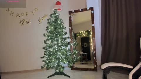 Snapshot of lana_younes chatting on December 13, 8:30 am Lana online show from December 13, 8:30 am