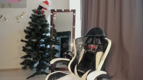 Snapshot of lana_younes chatting on February 17, 9:46 am Lana online show from February 17, 9:46 am