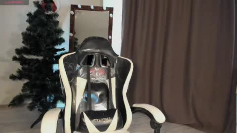 Snapshot of lana_younes chatting on March 4, 8:57 am Lana online show from March 4, 8:57 am