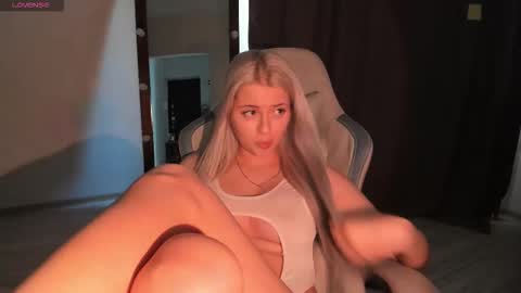 Snapshot of lana_younes chatting on September 14, 10:14 am Lana online show from September 14, 10:14 am