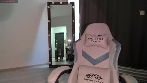 Snapshot of lana_younes chatting on October 2, 10:22 am Lana online show from October 2, 10:22 am