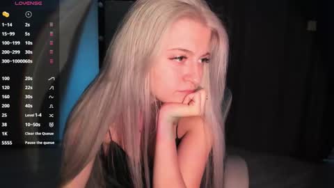 Snapshot of lana_younes chatting on October 20, 9:43 am Lana online show from October 20, 9:43 am