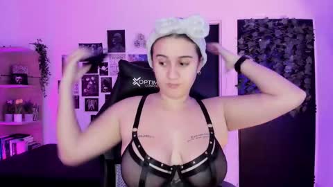 Snapshot of lanaherondale_ chatting on December 16, 9:03 am lanaherondale_ online show from December 16, 9:03 am