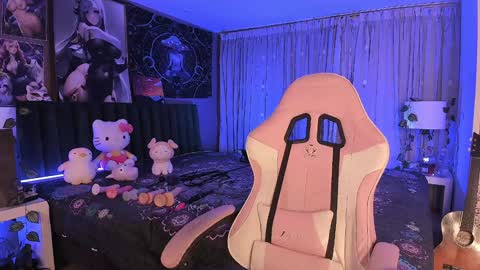 Snapshot of lanakyutt chatting on January 11, 2:30 am L A N A online show from January 11, 2:30 am