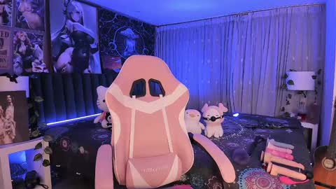 Snapshot of lanakyutt chatting on January 22, 3:52 am L A N A online show from January 22, 3:52 am