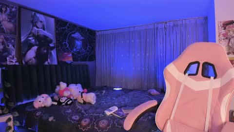 Snapshot of lanakyutt chatting on January 29, 2:30 am L A N A online show from January 29, 2:30 am