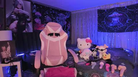 Snapshot of lanakyutt chatting on February 20, 6:28 am L A N A online show from February 20, 6:28 am