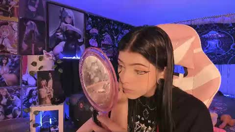 Snapshot of lanakyutt chatting on February 22, 6:39 am L A N A online show from February 22, 6:39 am