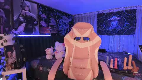 Snapshot of lanakyutt chatting on February 24, 5:43 am L A N A online show from February 24, 5:43 am