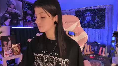 Snapshot of lanakyutt chatting on March 4, 11:32 pm L A N A online show from March 4, 11:32 pm