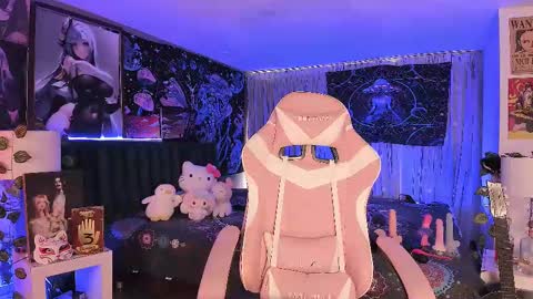 Snapshot of lanakyutt chatting on March 6, 8:48 pm L A N A online show from March 6, 8:48 pm