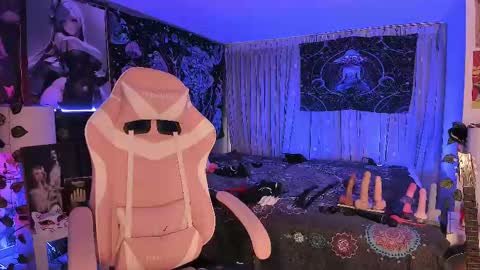 Snapshot of lanakyutt chatting on March 7, 10:43 pm L A N A online show from March 7, 10:43 pm