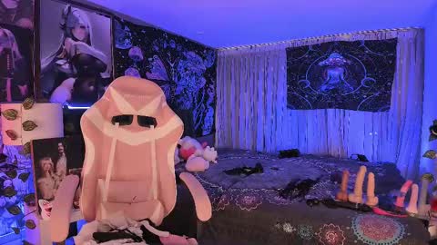 Snapshot of lanakyutt chatting on March 8, 10:13 pm L A N A online show from March 8, 10:13 pm