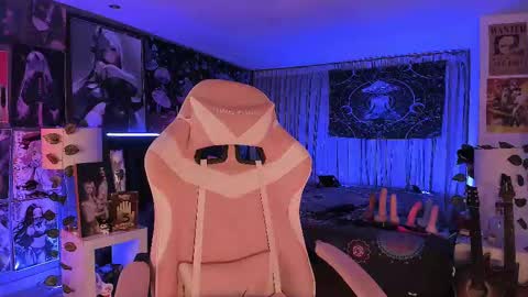 Snapshot of lanakyutt chatting on March 9, 1:14 am L A N A online show from March 9, 1:14 am