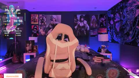 Snapshot of lanakyutt chatting on November 5, 12:49 pm L A N A online show from November 5, 12:49 pm