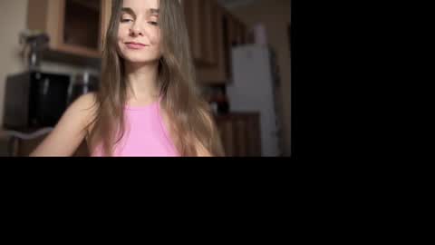 Snapshot of lanaloulou chatting on December 4, 10:30 pm Lana online show from December 4, 10:30 pm
