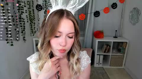 Lana online show from October 31, 2:18 pm